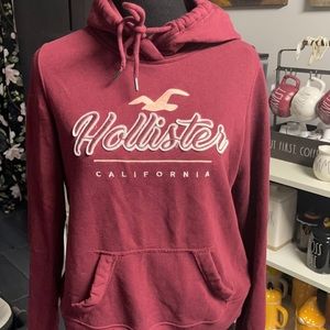 Hollister hoodie in burgundy!